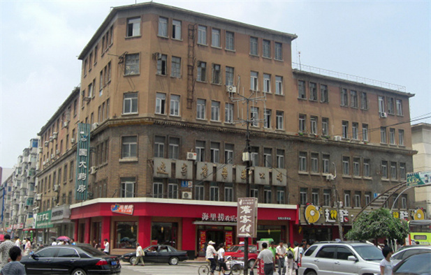 1949年，東北醫(yī)藥總公司辦公樓（位于沈陽市太原街13 號，其中第一至第三層為30年代原建筑，第四層以上為80  年代所接蓋。.jpg