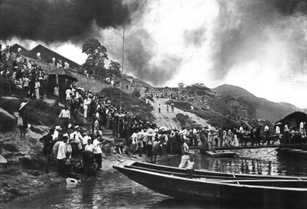 1937年抗日戰(zhàn)爭(zhēng)全面爆發(fā)，麻經(jīng)處在重慶籌建中央制藥廠 (西南藥業(yè)的前身)，生產(chǎn)的麻醉藥品主要供給各戰(zhàn)區(qū)、作戰(zhàn)部隊(duì)、醫(yī)院等。8年抗戰(zhàn)期間，麻經(jīng)處為抗日戰(zhàn)爭(zhēng)中數(shù)百個(gè)師級(jí)以上單位提供了大量麻醉藥品，普通藥品直接銷售給衛(wèi)生署領(lǐng)導(dǎo)的“戰(zhàn)時(shí)藥品經(jīng)理委員會(huì)”。中央制藥廠為奪取抗日戰(zhàn)爭(zhēng)的全面勝利作出載入史冊(cè)的貢獻(xiàn)。.jpg