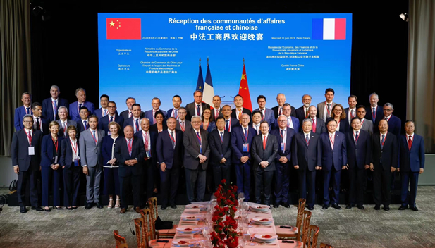 2023年6月21日，國(guó)務(wù)院總理李強(qiáng)在巴黎出席中法工商界晚餐會(huì)并致辭。法國(guó)經(jīng)濟(jì)、財(cái)政及工業(yè)、數(shù)字主權(quán)部長(zhǎng)勒梅爾和100 多名兩國(guó)工商界代表出席。國(guó)藥集團(tuán)黨委書記、董事長(zhǎng)劉敬楨參加中法工商界晚餐會(huì)及中法經(jīng)濟(jì)合作交流會(huì)等活動(dòng)。2.jpg