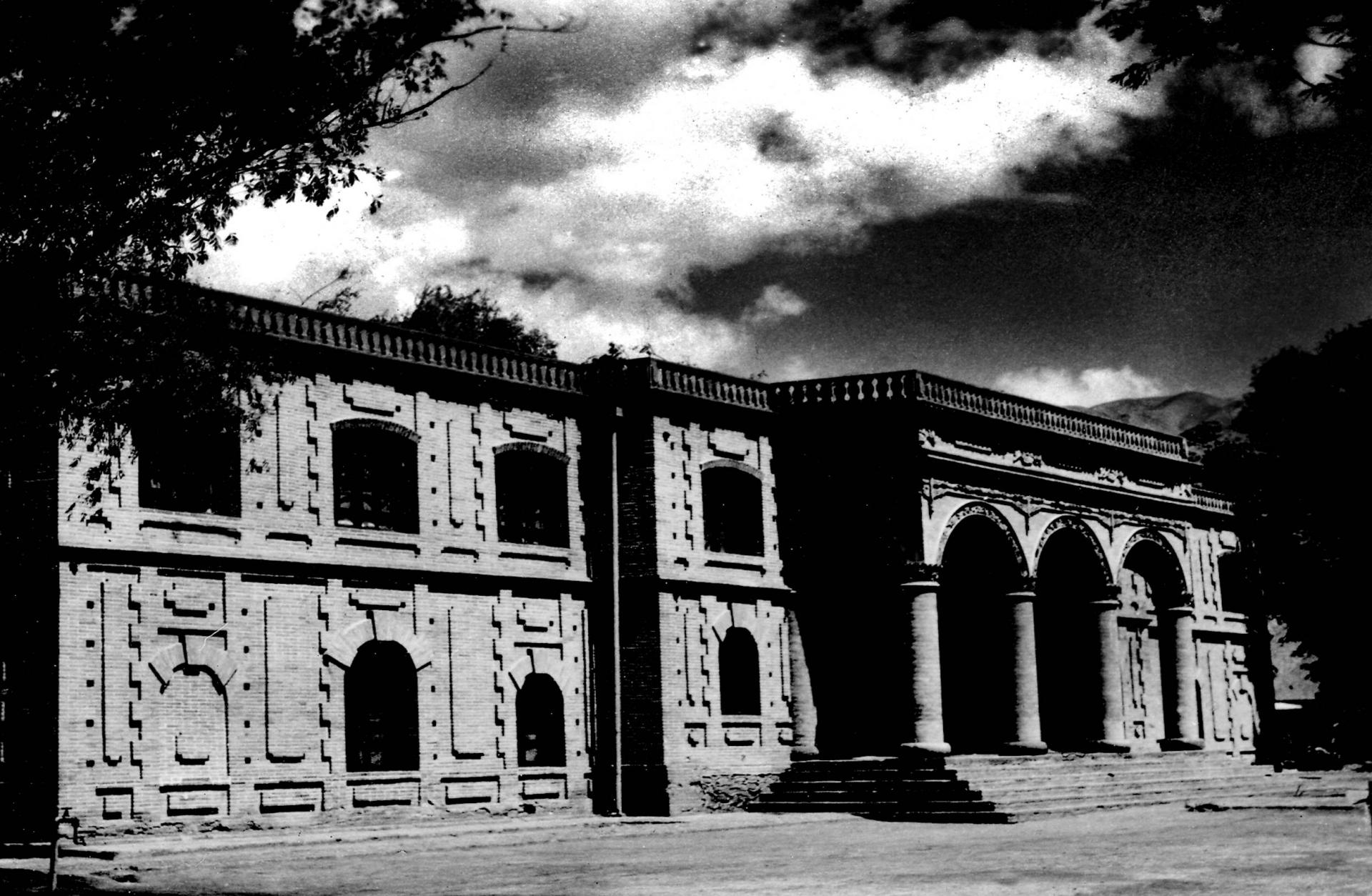 1934年，西北防疫處（蘭州生物制品研究所前身）在蘭州成立，以調(diào)查及防治西北各省獸疫與制造防治急需之獸用制品為主要任務(wù)