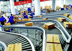 2020年1月30日，國(guó)藥集團(tuán)國(guó)藥控股發(fā)揮“點(diǎn)強(qiáng)網(wǎng)通”優(yōu)勢(shì)，迅速跨省調(diào)配藥品物資馳援武漢，為人民生命安全保駕護(hù)航。