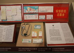 國(guó)藥集團(tuán)新冠疫苗實(shí)物、國(guó)藥疫苗海外合作工作成果及醫(yī)療物資援外畫面入選中國(guó)共產(chǎn)黨歷史展覽館“抗擊疫情”展區(qū)。