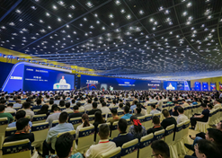 2023年9月10日至11日，國(guó)藥集團(tuán)黨委書記、董事長(zhǎng)劉敬楨出席2023中國(guó)醫(yī)療器械產(chǎn)業(yè)峰會(huì)暨國(guó)藥器械生態(tài)大會(huì)并作大會(huì)開幕致辭。