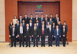 2023年10月26日，國(guó)藥集團(tuán)黨委書記、董事長(zhǎng)劉敬楨在京會(huì)見到訪的巴林王國(guó)政府及工商代表團(tuán)