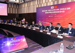 2023年12月19日-20日，第四輪中韓企業(yè)家和前高官對話于在韓國首爾舉行。國藥集團(tuán)黨委書記、董事長劉敬楨受邀出席并作主題發(fā)言