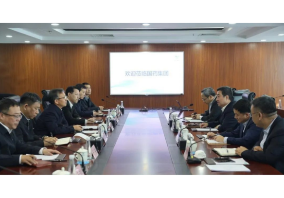 白忠泉董事長(zhǎng)與白山市委書(shū)記向輝會(huì)談